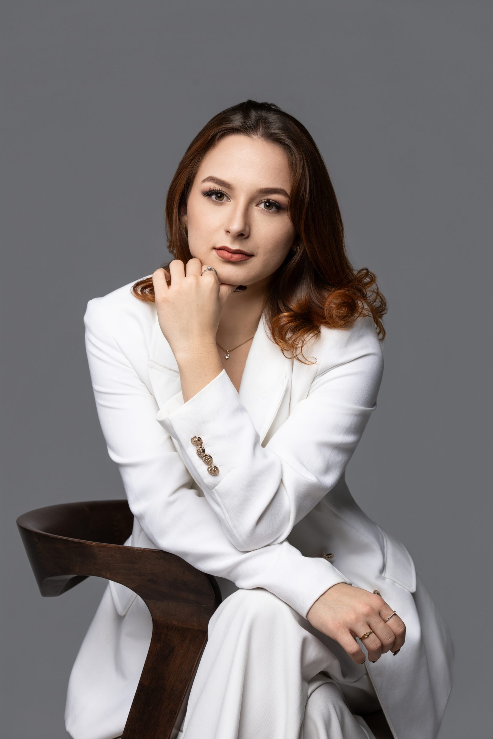 Portret z wyrazem – czarne tło