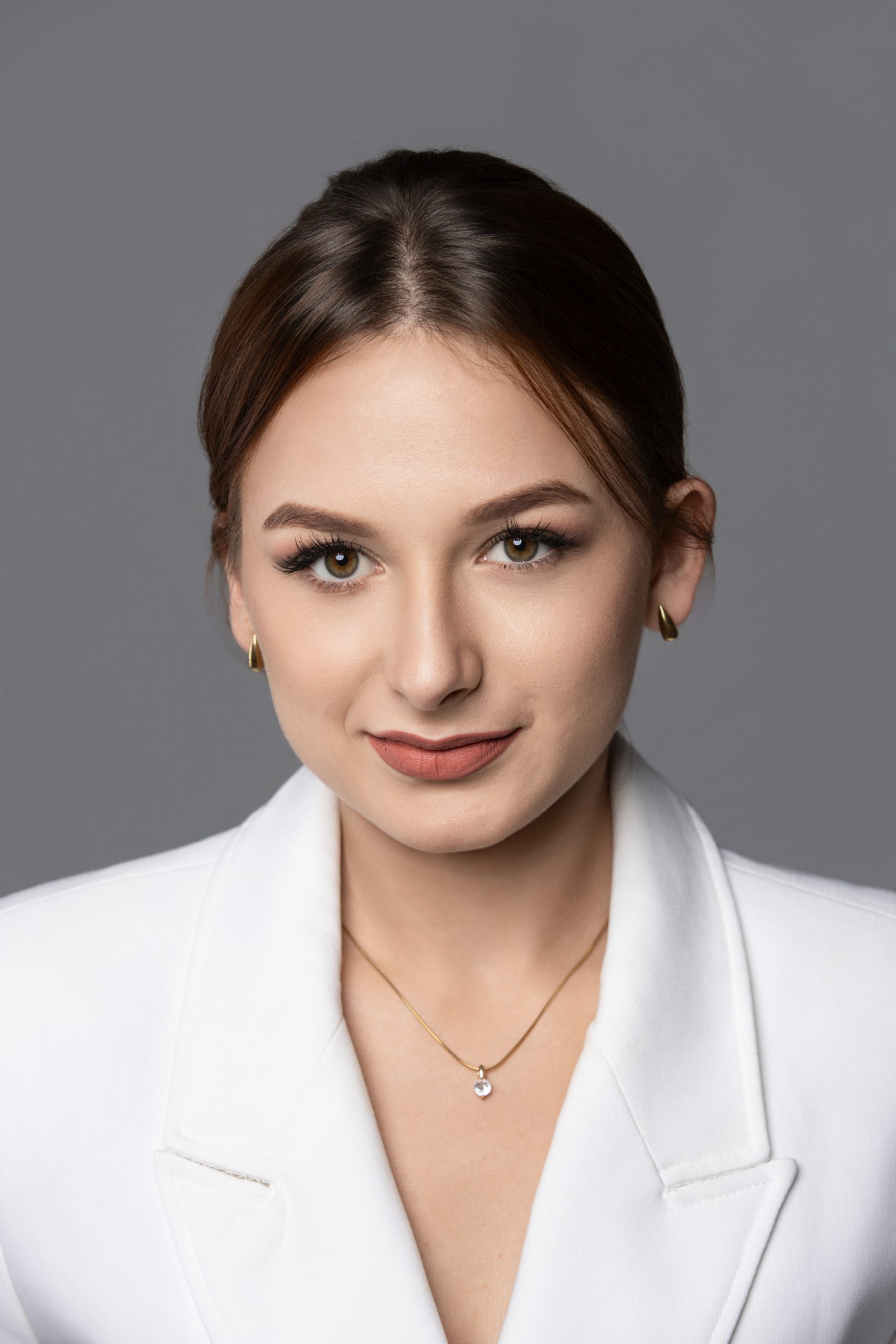 Portret biznesowy – dynamiczna poza