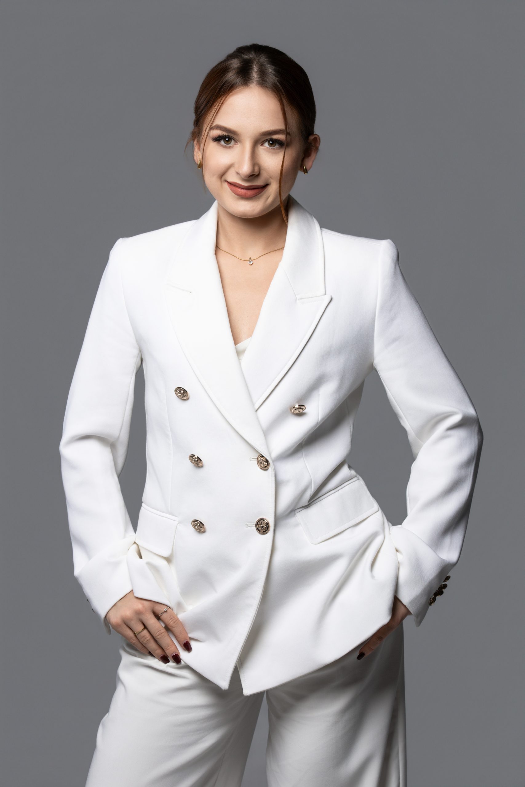 Portret w studiu – naturalny uśmiech